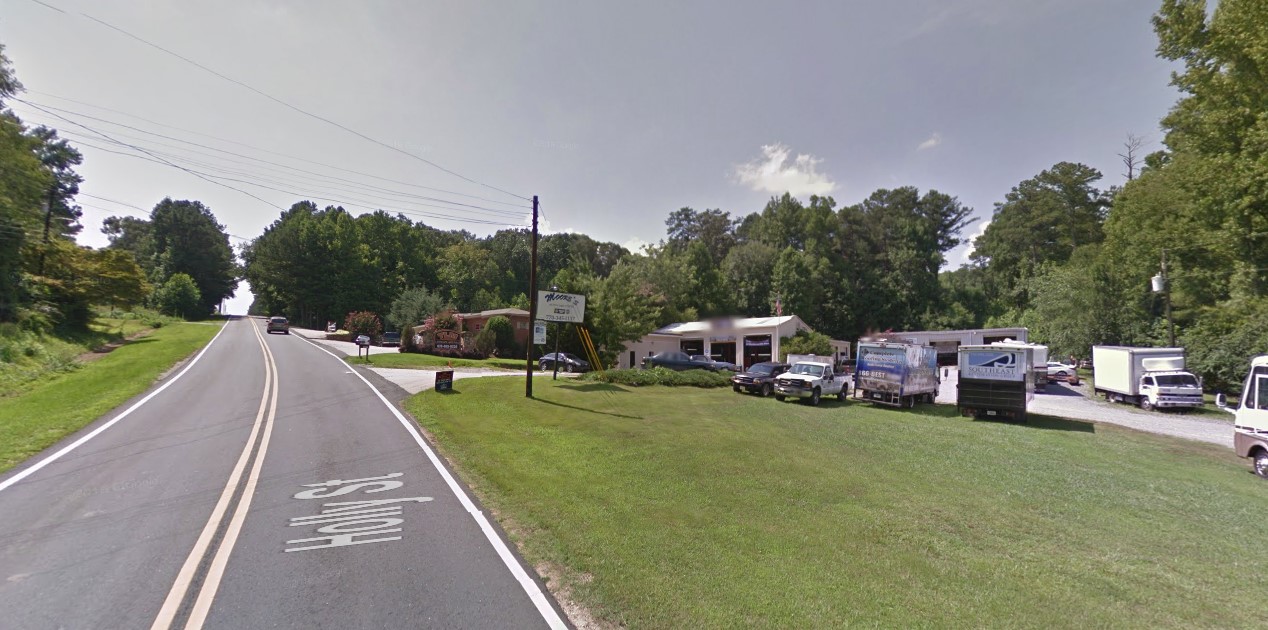 RoadView Exterior of Moore's Auto Shop in Hollysprings